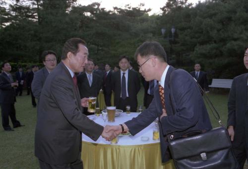 고건 국무총리 출입기자단 만찬 간담회 및 기념촬영 이미지