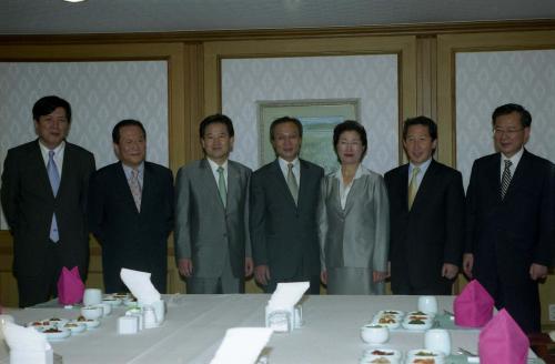 이해찬 국무총리 신ㆍ구 통일부장관, 문화관광부장관, 보건복지부장관 주요업무 인수ㆍ인계 및 접견 이미지