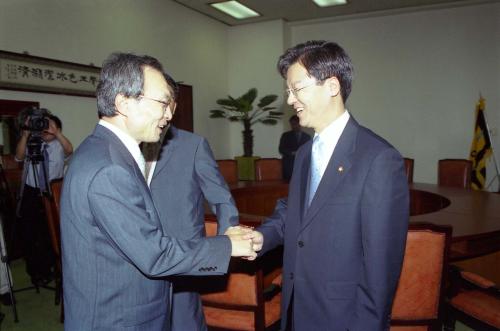 이해찬 국무총리 천정배 열린우리당 원내대표 방문 이미지