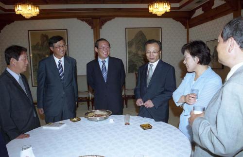 이해찬 국무총리 열린우리당 시도지부장 및 상임중앙위원 오찬 및 기념촬영 이미지