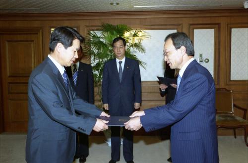 이해찬 국무총리 임재오 정무수석비서관, 이강진 기획홍보수석비서관 임명장 수여식 이미지