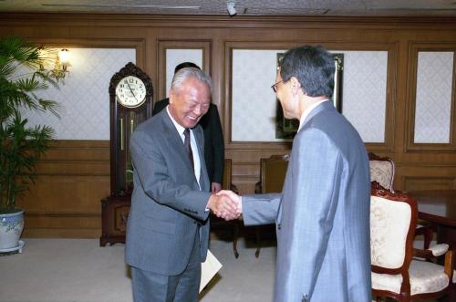 이해찬 국무총리 박승 한국은행 총재 접견 이미지