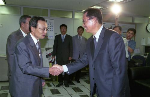 이해찬 국무총리 아테네올림픽 안전대책상황실 방문 이미지