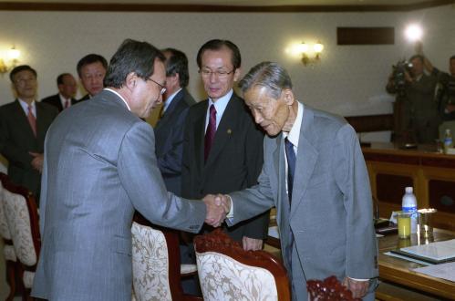 이해찬 국무총리 노근리사건위원회 제1차 회의 주재 이미지