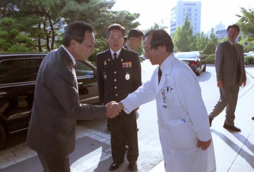 이해찬 국무총리 국립경찰병원 방문 이미지