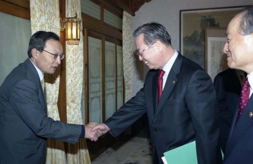 이해찬 국무총리 부총리ㆍ책임장관회의 주재 이미지