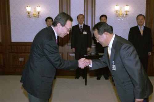 이해찬 국무총리 이승국 한국체육대학교 총장 임명장 수여식 이미지