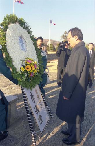 이해찬 국무총리 UN묘지 참배 이미지