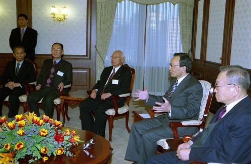 이해찬 국무총리 광복 60주년 기념사업추진위원회 집행부 간담회 이미지