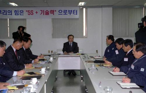 이해찬 국무총리 한국몰렉스(주) 중소기업 방문 이미지