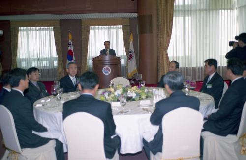 이해찬 국무총리 총영사회의 참석자 격려 오찬 이미지