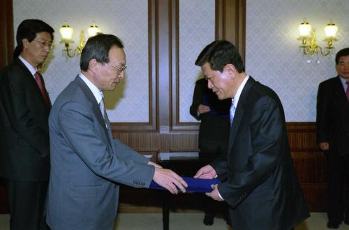 이해찬 국무총리 신임 국립대학교 총장 임명장 수여식(6명) 이미지