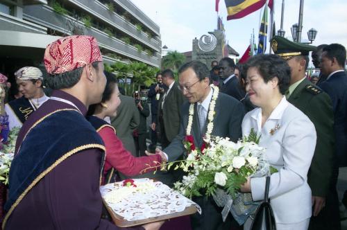 이해찬 국무총리 내외 반둥 50주년 기념식 참석 이미지