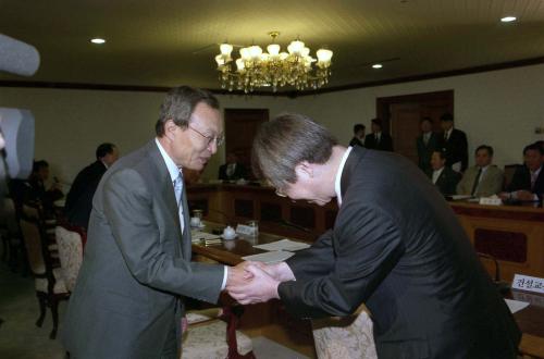 이해찬 국무총리 제1차 기업도시위원회 회의 주재 이미지