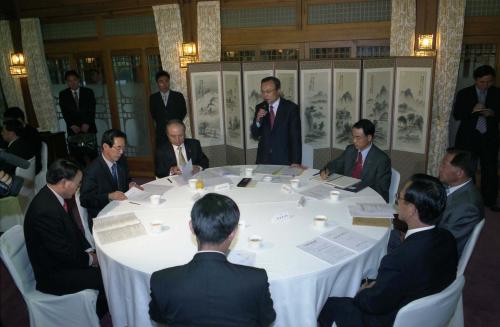 이해찬 국무총리 과학기술정보통신위원회, 산업자원위원회, 건설교통위원회 분야별 당정 간담회 이미지