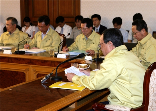 이해찬 국무총리 확대간부 회의 이미지