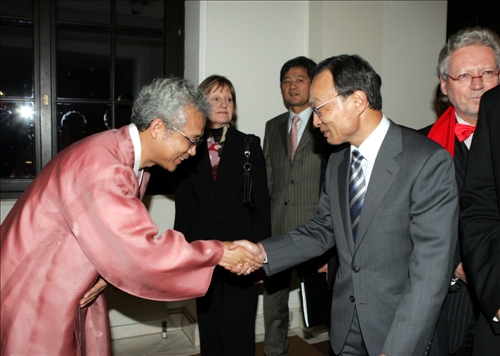 이해찬 국무총리 도서전 전야제 개막 공연 및 리셉션 참석 이미지