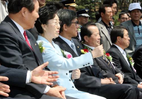 한명숙 국무총리 제45회 대통령기 전국시.도대항 궁도대회 참석 이미지