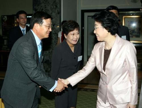 한명숙 국무총리 내외분 한글학교 관계자 초청 조찬 이미지