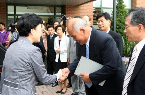 한명숙 국무총리 학교급식현장 방문 간담회 이미지