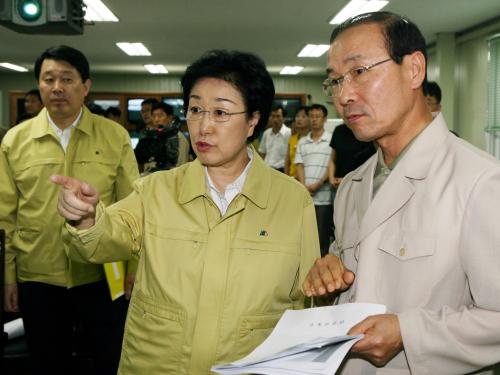 한명숙 국무총리 한강홍수통제소 방문 이미지