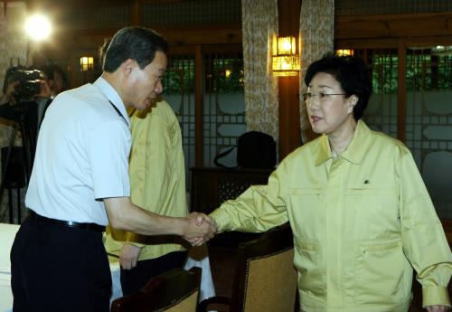 한명숙 국무총리 포항지역 건설노조대책 관계장관회의 이미지