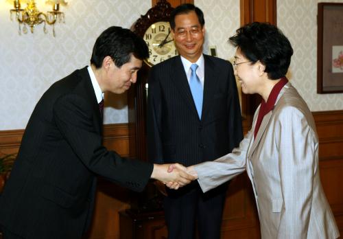 한명숙 국무총리 신.구 재정경제부장관 주요업무인수인계 접견 이미지