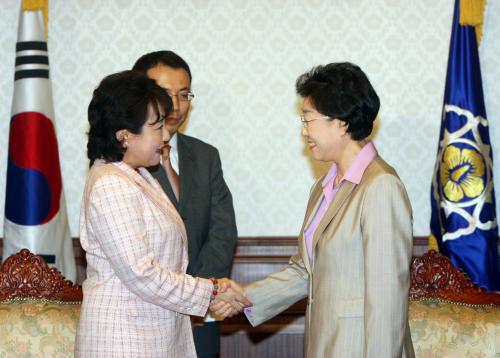 한명국 국무총리 이노구치 일본 인구감소화.남녀공동참여 담당대신 접견 이미지