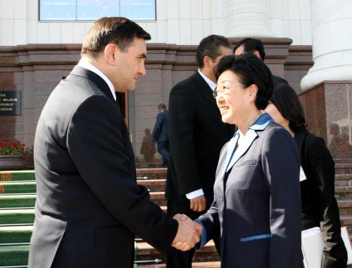 한명숙 국무총리 사비로프 우즈베키스탄 상원의장 면담 이미지