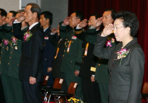 한명숙 국무총리 국방대학교 안보과정 졸업식 이미지