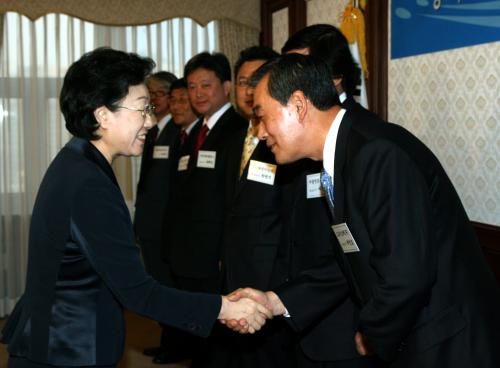 한명숙 국무총리 정부 LED조명 기술개발 및 보급확대 협약식 임석 이미지