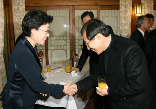 한명숙 국무총리 평화적 집회시위 민.관 공동위원 간담회 이미지