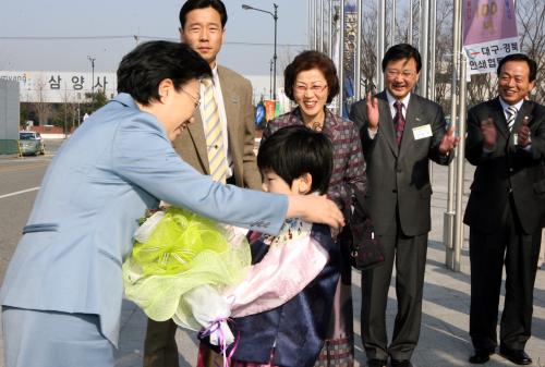 한명숙 국무총리 국채보상운동 100주년 기념식 이미지