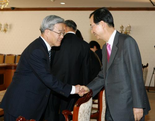 한덕수 국무총리 청년 실업대책 위원회 회의 이미지