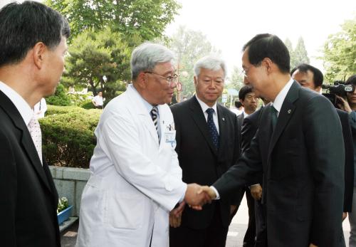 한덕수 국무총리 보훈병원 위문 이미지