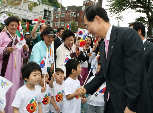 한덕수 국무총리 2012 여수세계박람회 홍보관 방문 이미지