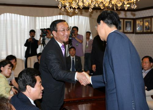 한덕수 국무총리 민주노동당 의원 면담 이미지