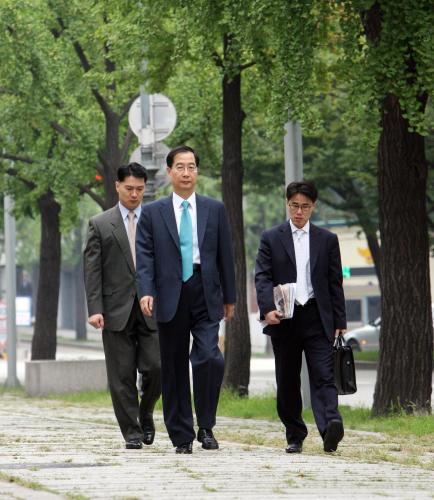 한덕수 국무총리 서울 차 없는 날 도보 출근 이미지