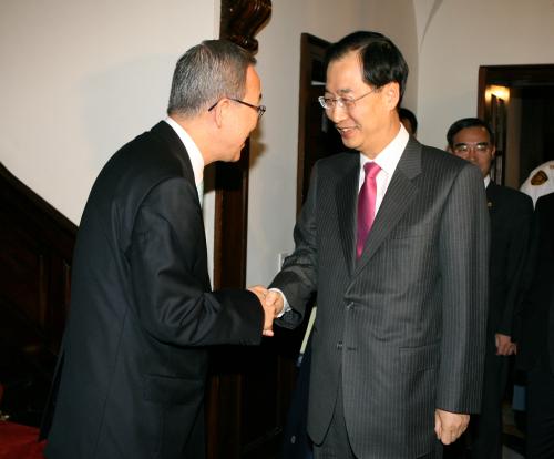 한덕수 국무총리 반기문 유엔사무총장 내외 주최 조찬 이미지