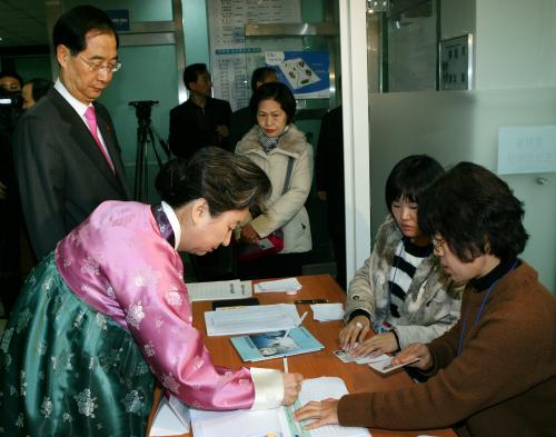 한덕수 국무총리 제17대 대통령선거 투표 이미지