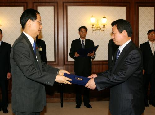 한덕수 국무총리 라진구 서울시 행정1부시장 임명장 수여 이미지