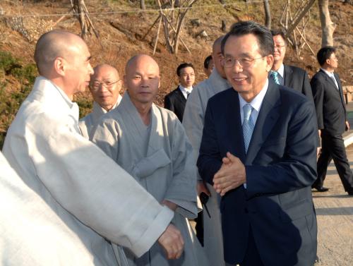 한승수 총리 낙산사 방문 이미지