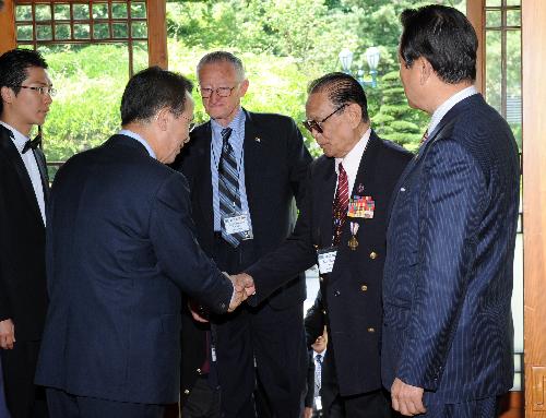 한승수 총리 국제한국전 참전 향군연맹 방한단 환영 오찬 이미지