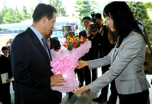 한승수 총리 화천군청 방문 이미지