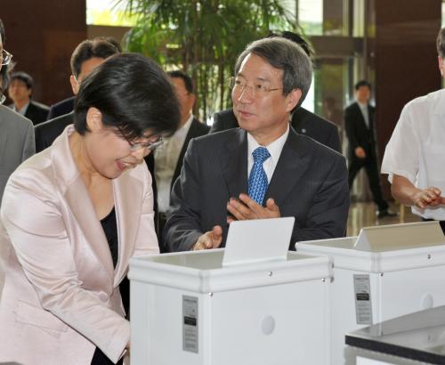 정운찬 국무총리 복지부 중앙인플루엔자대책본부 방문 이미지