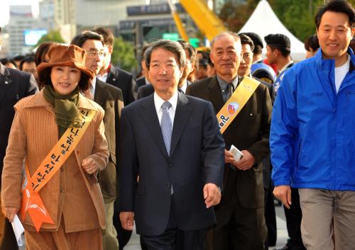 정운찬 총리 김만덕 나눔쌀 만섬쌓기 기념식 참석 이미지