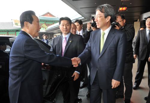 정운찬 국무총리 김영삼 前 대통령과 오찬 이미지