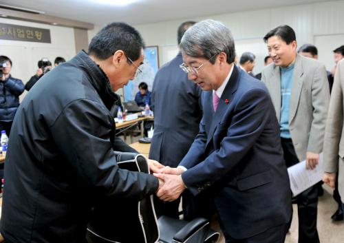 정운찬 총리 연기군 주민과의 대화 이미지