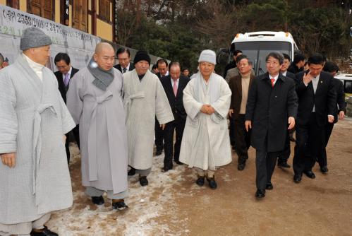 정운찬 총리 수덕사 방문 이미지