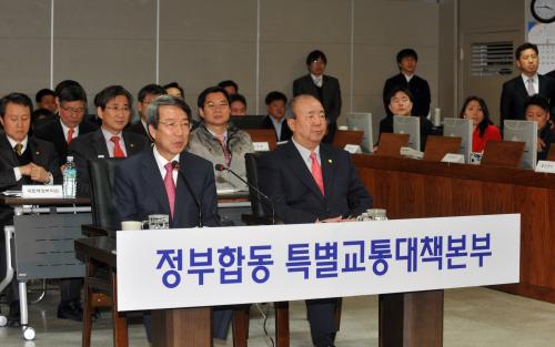 정운찬 총리 국가교통정보센터 방문 이미지